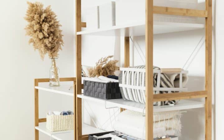 Rangement garage saisonnier : déco de Noël, jardin et vélos d&rsquo;été