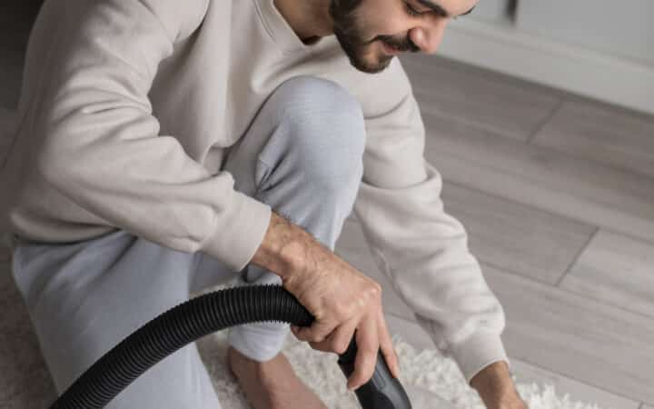Rotation des vêtements de saison : changer de garde-robe sans y passer un week-end