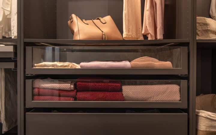Rangement commode : comment plier pour que les vêtements restent en place